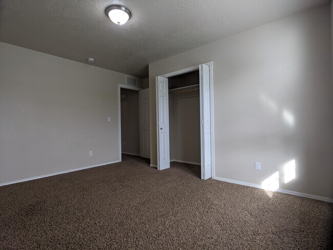 Building Photo - 611 N Kayden Way