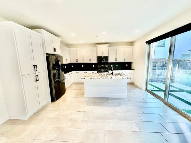 Building Photo - Newly Built 3/2.5 Home in Tesoro Viejo Community