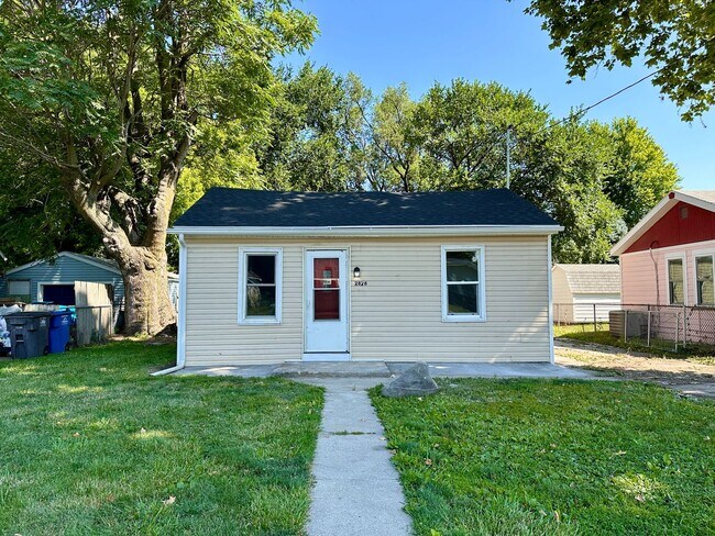 Primary Photo - 2 Bedroom with Bonus Room Near Fairgrounds