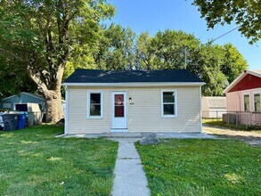 Building Photo - 2 Bedroom with Bonus Room Near Fairgrounds