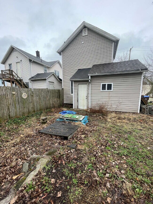 Building Photo - Cozy 1-Bedroom in Sharon – Walkable Location, Pets Welcome!