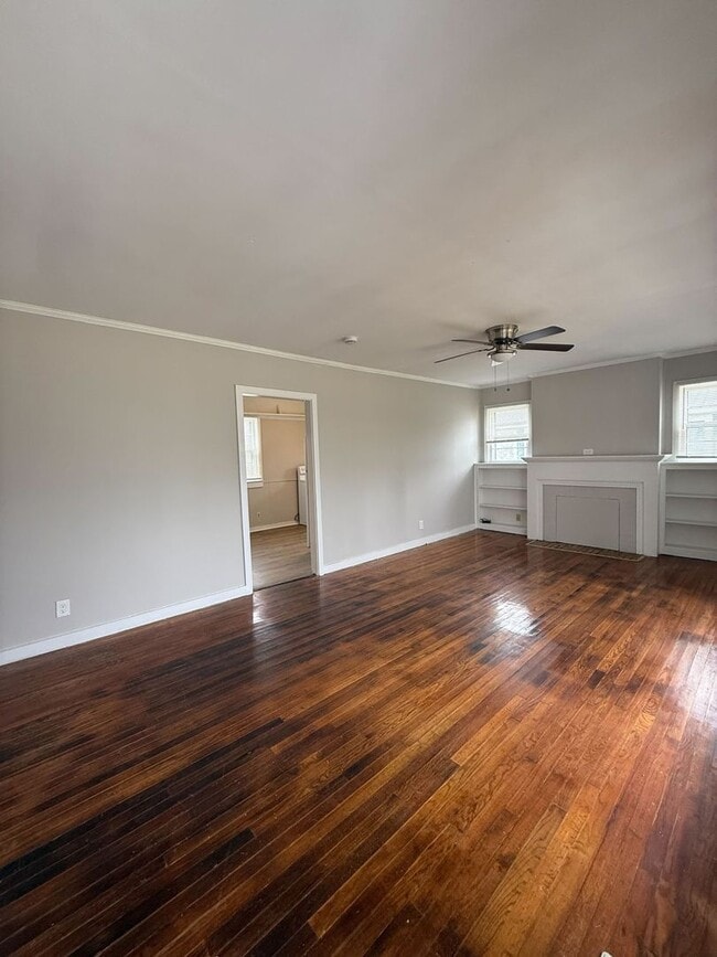 Building Photo - MUST SEE!!  2 Bedroom, 1 Bath  Home in Talladega!