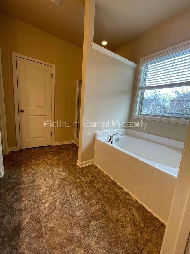 Building Photo - 5755 Rialto Way