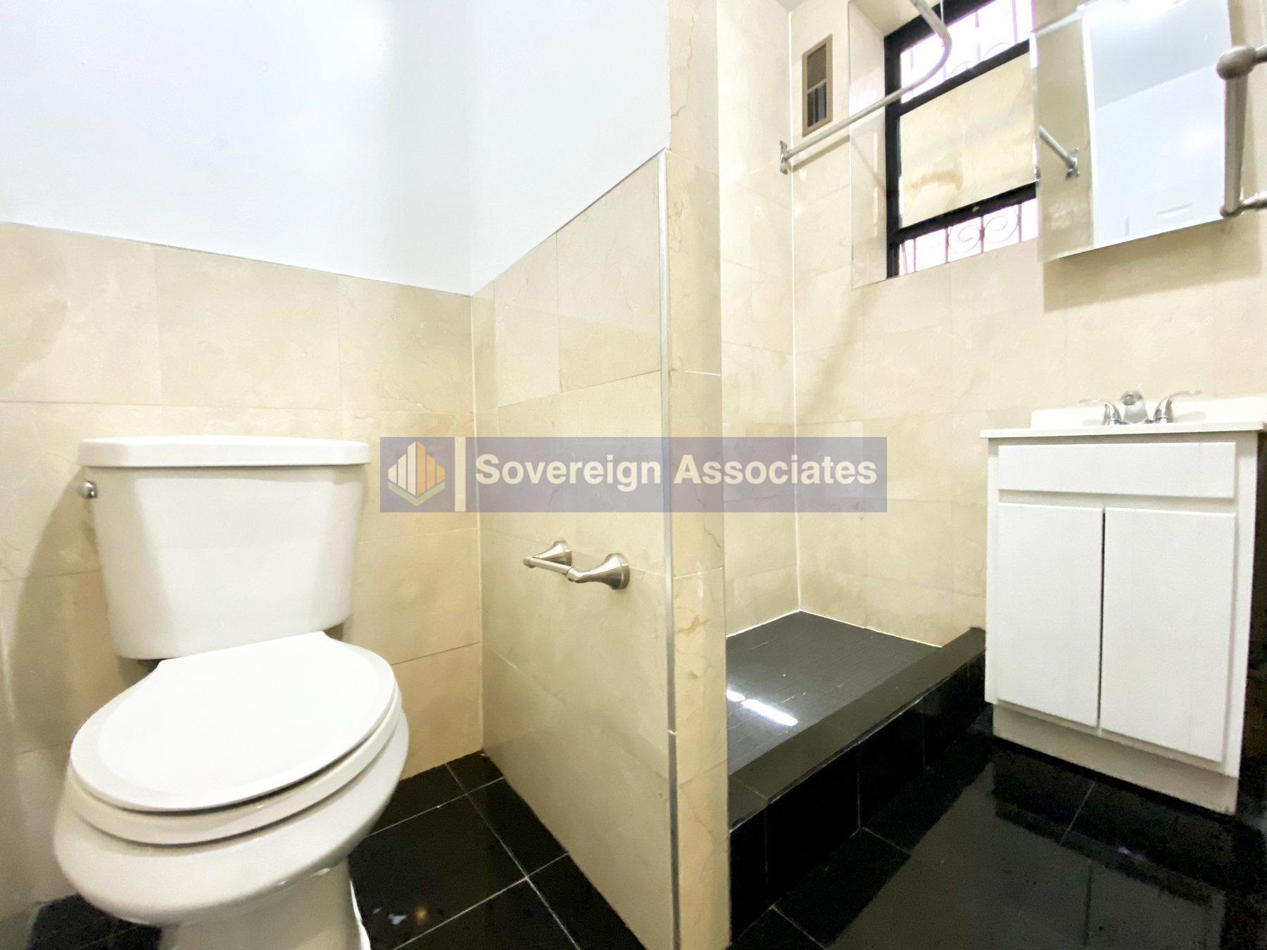 Building Photo - 45 Tiemann Pl