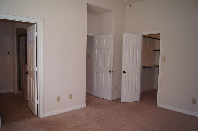 Building Photo - 10252 Stone Gate Dr