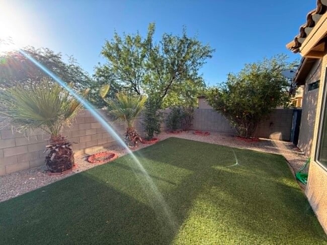 Building Photo - 8370 S Hunnic Dr