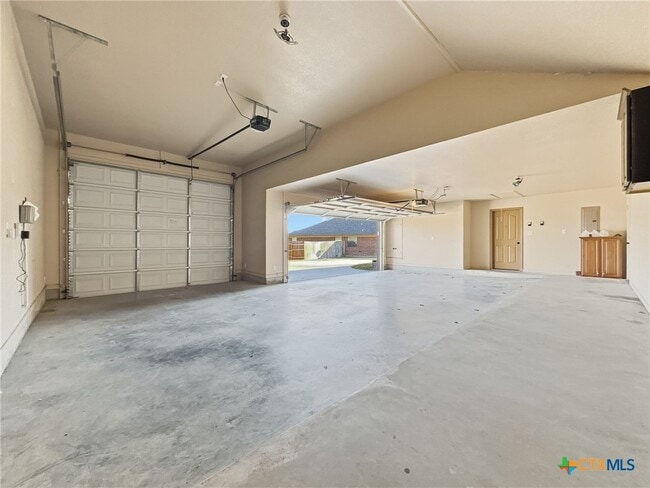 Building Photo - 2707 Ancestor Dr