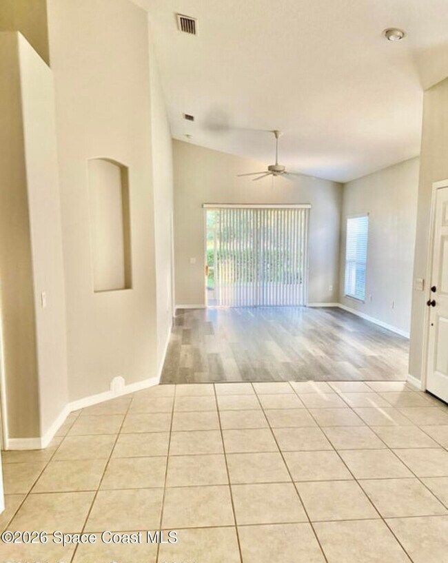 Building Photo - 2974 Savoy Dr