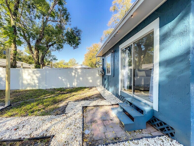 Building Photo - 2317 Homeland St