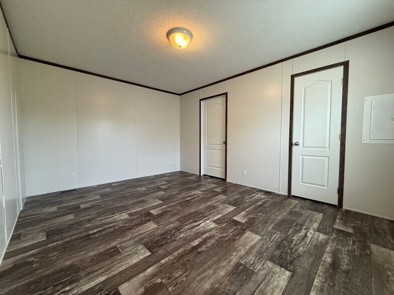 Building Photo - 38029 Versailles St