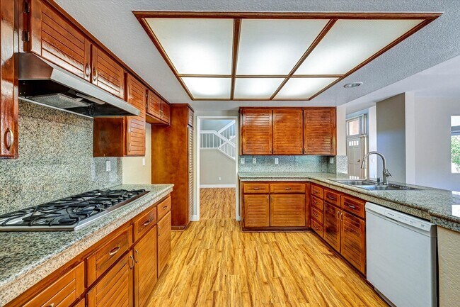 Building Photo - Beautiful Large 4 Bedrooms, 3 Baths in Bernardo Heights