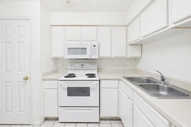 Building Photo - 501 W 26th St