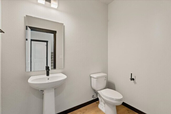 Building Photo - Spacious 4-Bedroom, 2.5 Bath, Two-Story Gem with a Fenced Yard!