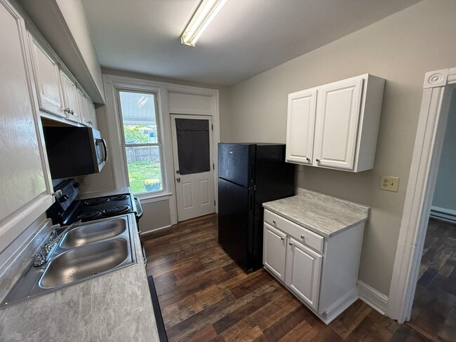 Building Photo - 410 Wolf Ave
