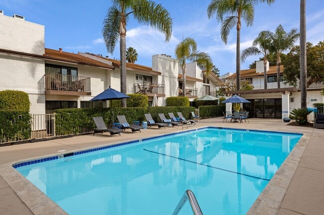 Building Photo - This wonderful East Beach Townhome Awaits!
