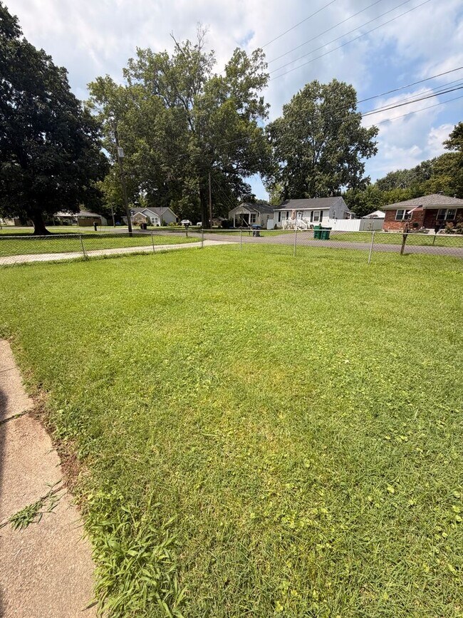 Building Photo - Gorgeous 2 bedroom/1 bath house!