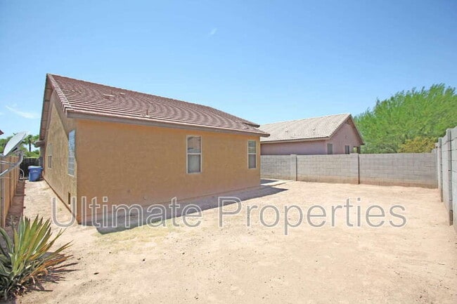 Building Photo - 2025 S 101st Ln