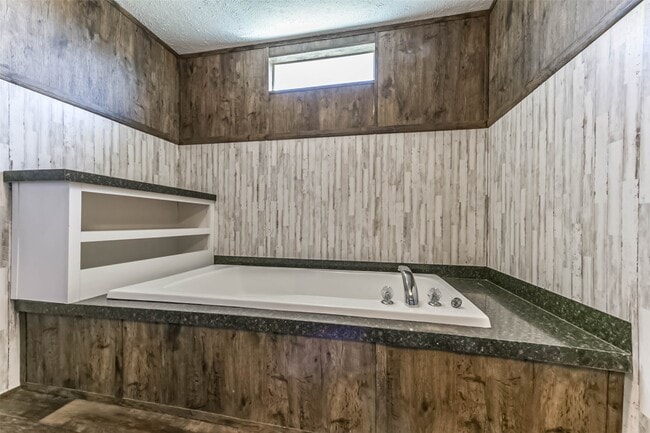 Building Photo - 1566 County Rd 610