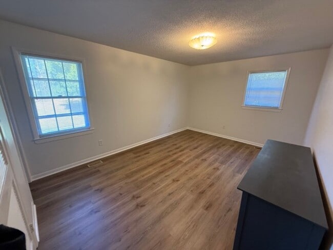 Building Photo - Christmas Move-In Special!! $500 off first month's rent - UTILITIES, LAWN CARE, WIFI, GARBAGE INC...