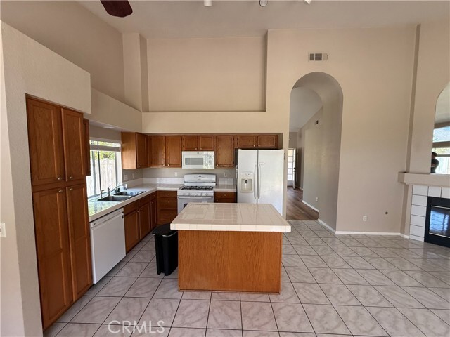 Building Photo - 43175 Corte Calanda
