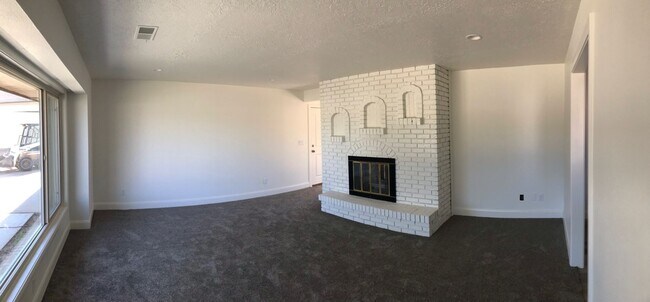 Building Photo - Beautifully remodeled 4 bedroom home with fully fenced backyard in Bloomington Hills with RV parking