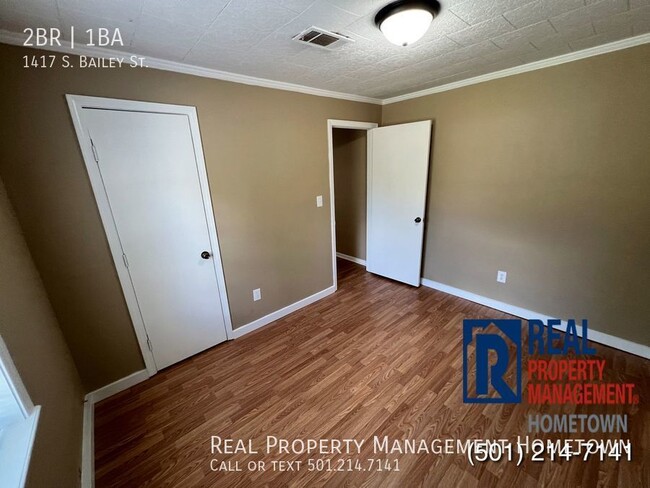 Building Photo - HALF OFF FIRST MONTH'S RENT MOVE-IN INCENT...