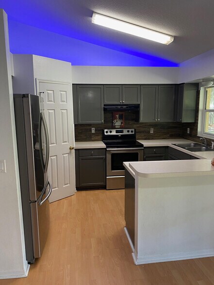 Building Photo - 10247 Northglen Drive