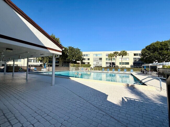 Building Photo - 3162 Via Poinciana