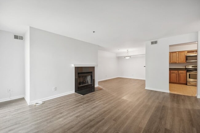 Building Photo - Beautiful 2-bedroom condo!