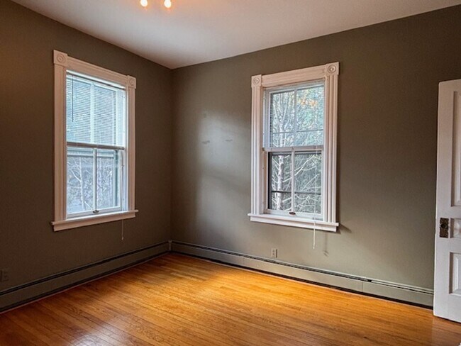 Building Photo - 462 Holly Ave