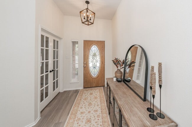 Building Photo - 3bed/2bath Cozy Chic with Backyard Oasis