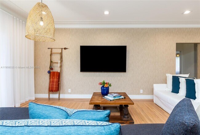 Building Photo - 501 SW 19th Rd