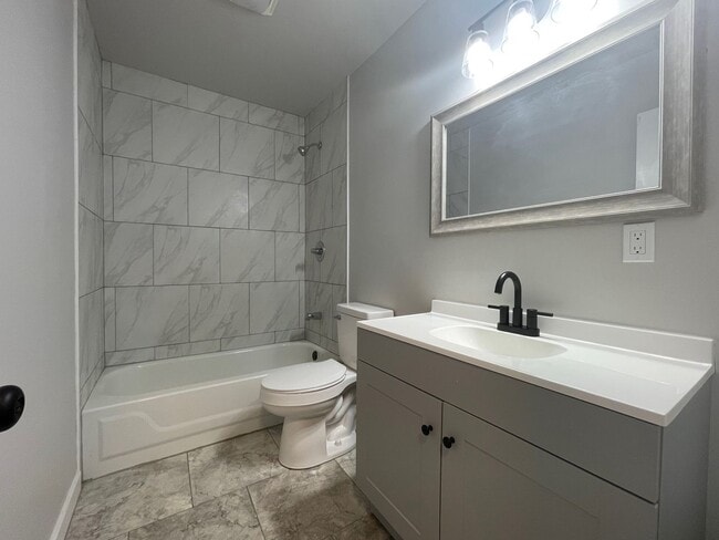 Building Photo - Spacious Modern Retreat – 4-Bed, 2-Bath Home