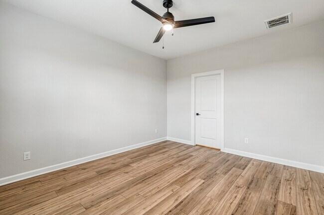 Building Photo - 15671 Honey Cv Dr