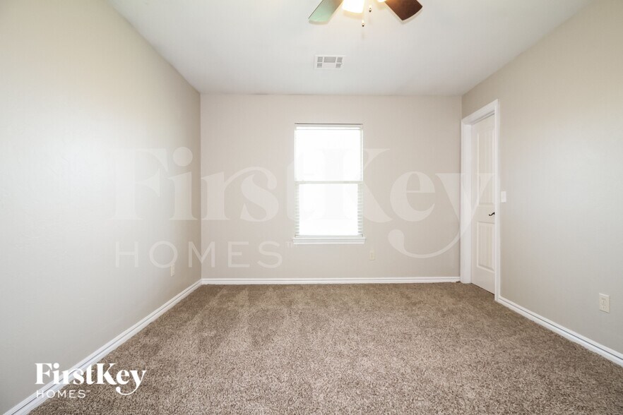 Building Photo - 1705 Northwest 193rd Circle