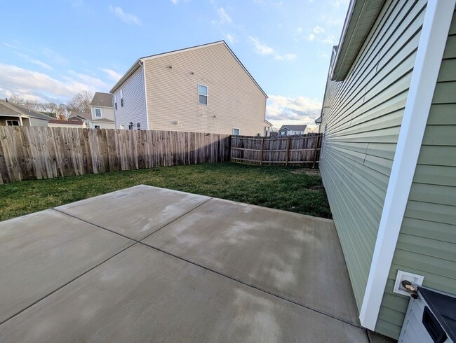 Building Photo - Great Home Available Now