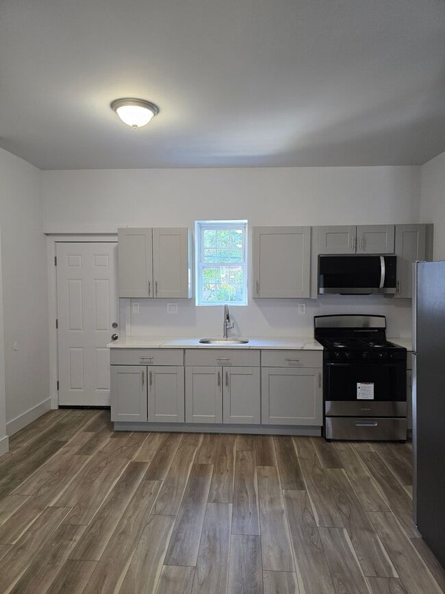 Building Photo - Gorgeous Fully Renovated 3-Bedroom Home | ...