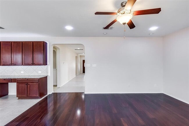 Building Photo - 868 Water Hyacinth Loop