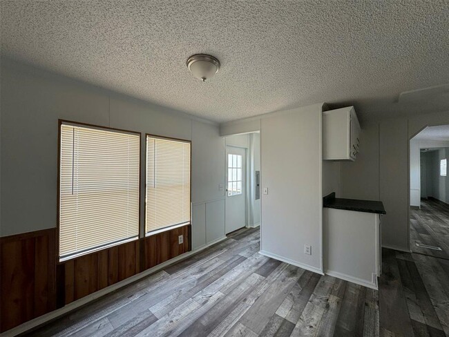 Building Photo - 16206 Wood Dr