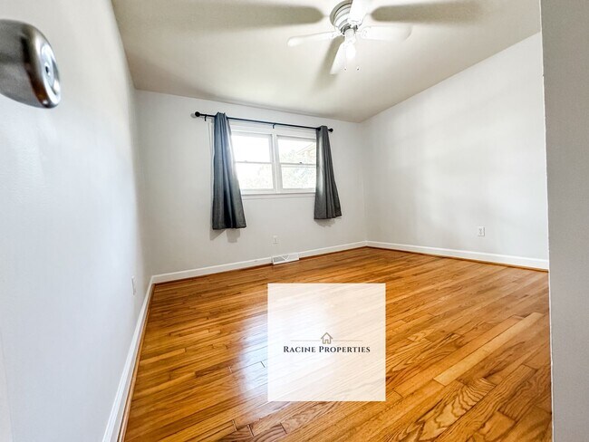 Building Photo - Beautiful Brick Ranch in Taylors, SC