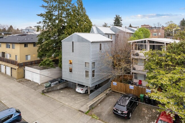 Building Photo - 213 11th Ave E