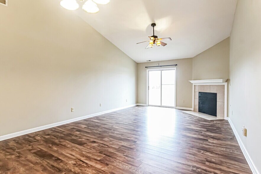Building Photo - 5384 Lakeside Manor Dr