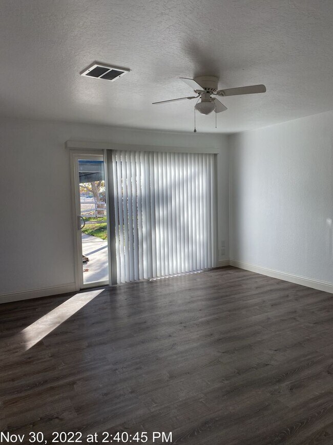 Building Photo - Country Property