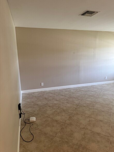 Living area - 13322 Via Vulcanus