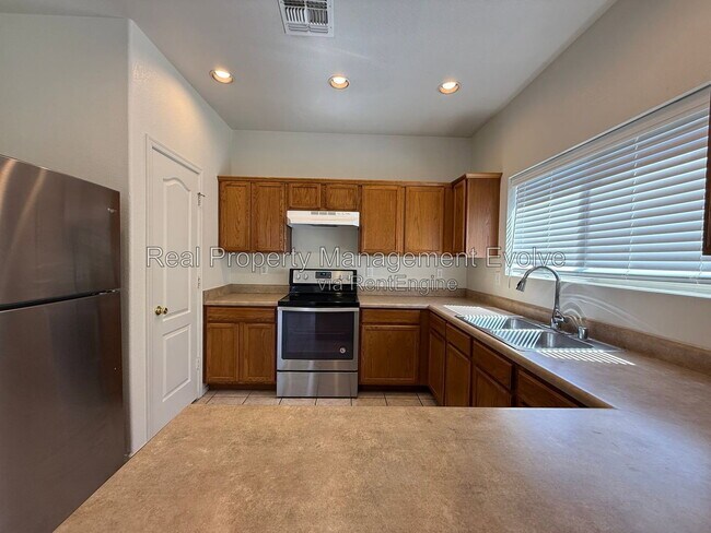 Building Photo - 9503 N 82nd Ln