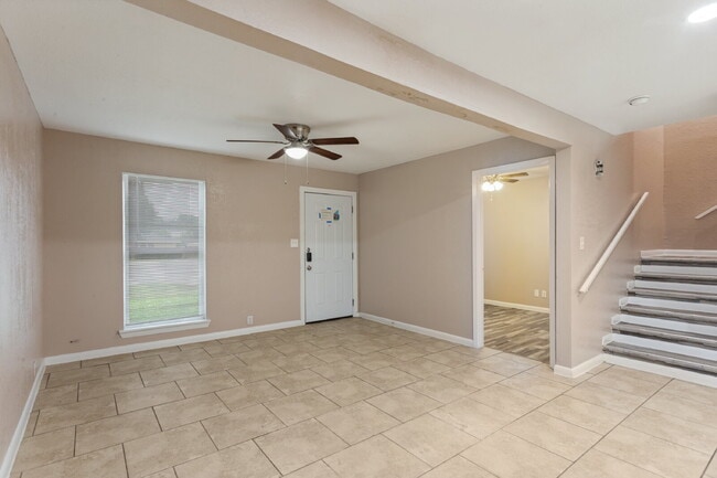 Building Photo - Spacious & Modernized Duplex Living in Southwest Fort Worth