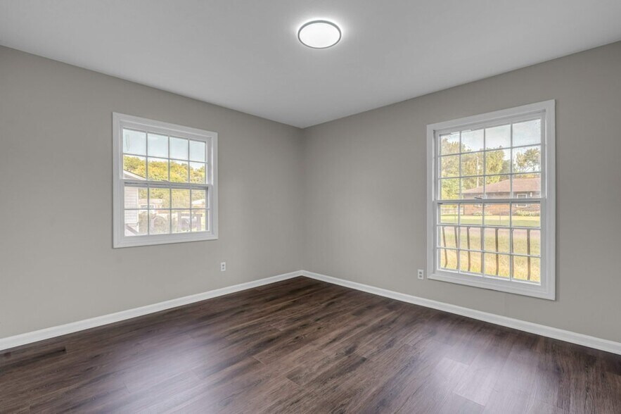 Building Photo - 141 Babs Dr