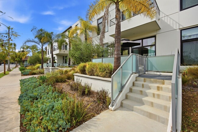Building Photo - 399 E Del Mar Blvd