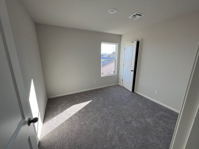 Building Photo - 3br 2Ba 2-Story Home with fenced yard and garage Near Golf Course, Rotary Park
