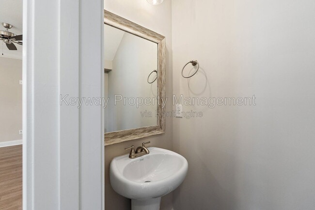 Building Photo - 1121 Jolly Ln